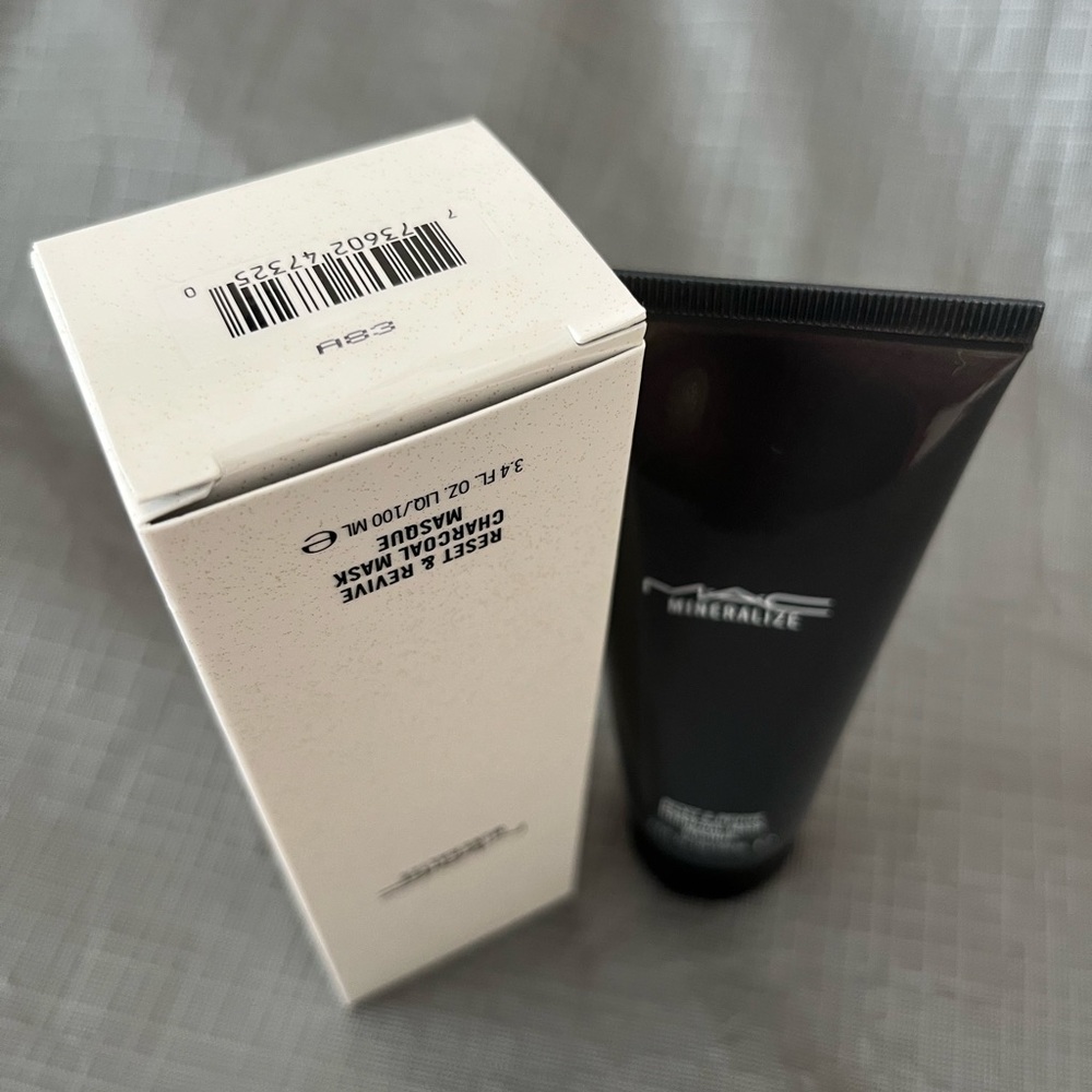 New MAC MINERALIZE RESET & REVIVE CHARCOAL MASK 100ml/3.4oz - Picture 2 of 3